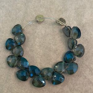 Stunning bracelet new without tags ‼️